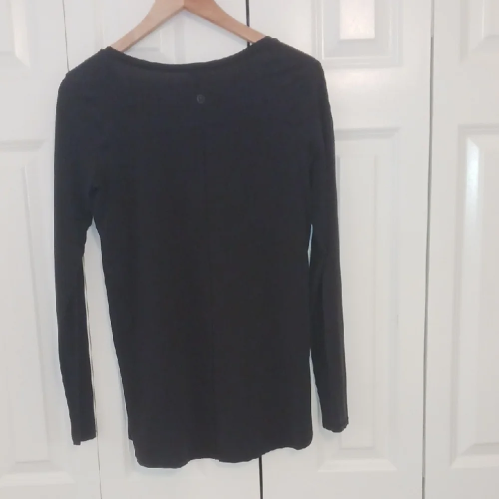 lululemon athletica Black Long Sleeve Scoop Neck Tee Size 8
